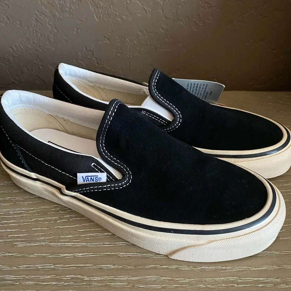 Vans - Black, Slip-On Sneakers, Women’s Sz - 5.5 - Picture 2 of 4